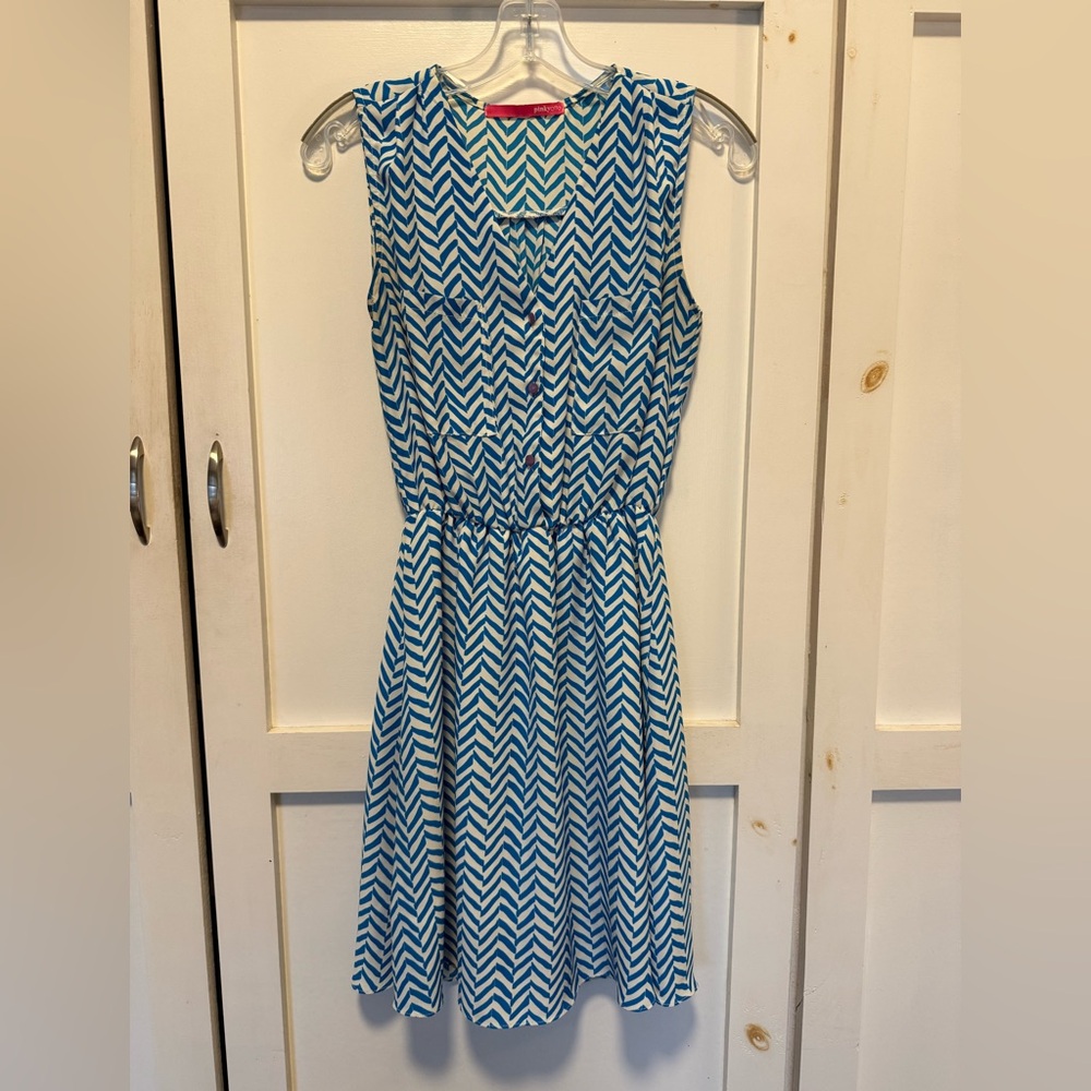 Lightweight Sleeveless Blue Chevron Print Dress